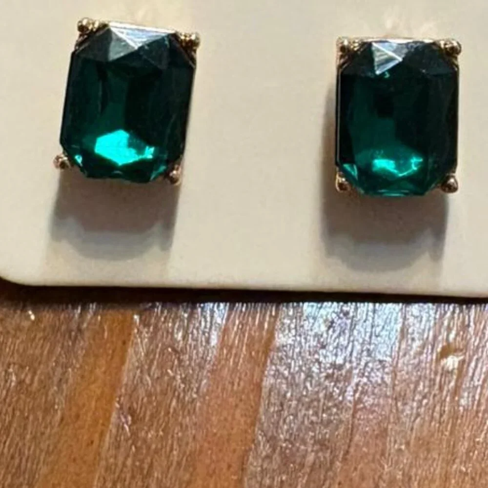 Emerald Green & Gold Stud Earrings - Picture 2 of 2